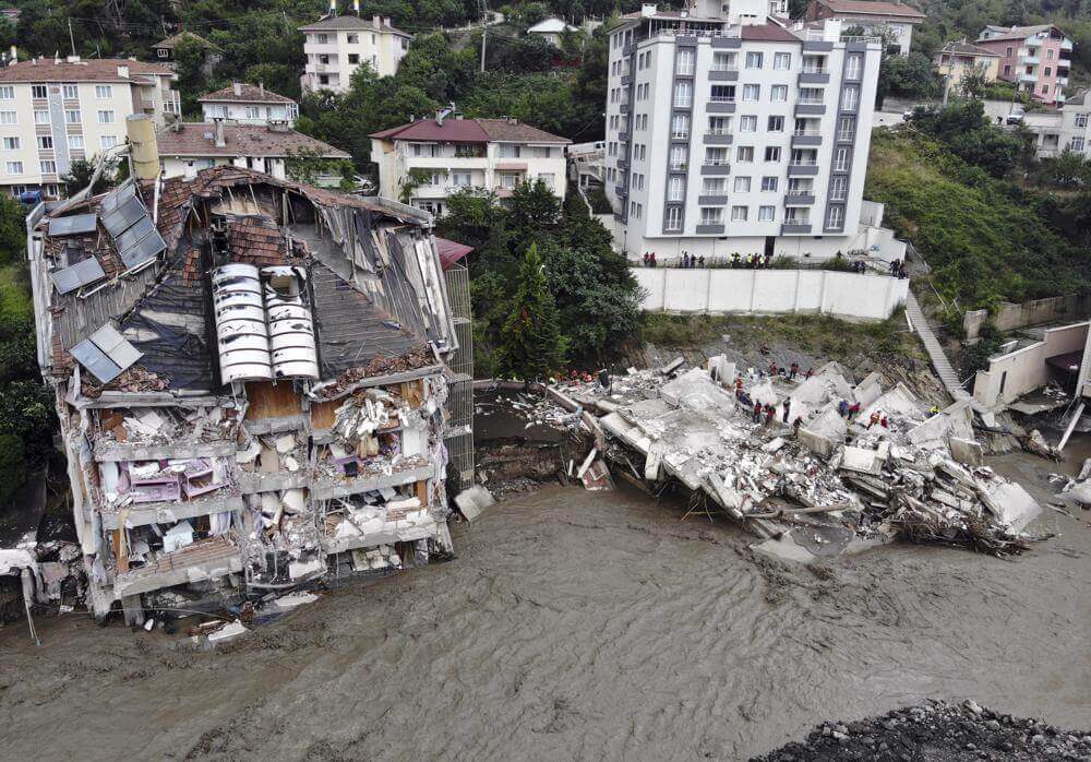 तुर्की में बाढ़ से 62 की मौत, लापता लोगों की तलाश जारी