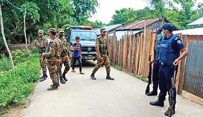 बांग्लादेशी सेना पर चटगांव पहाड़ी क्षेत्र में गैर-न्यायिक हत्याओं, जबरन विस्थापन, यौन हिंसा और भूमि हथियाने का आरोप लगाया गया है।